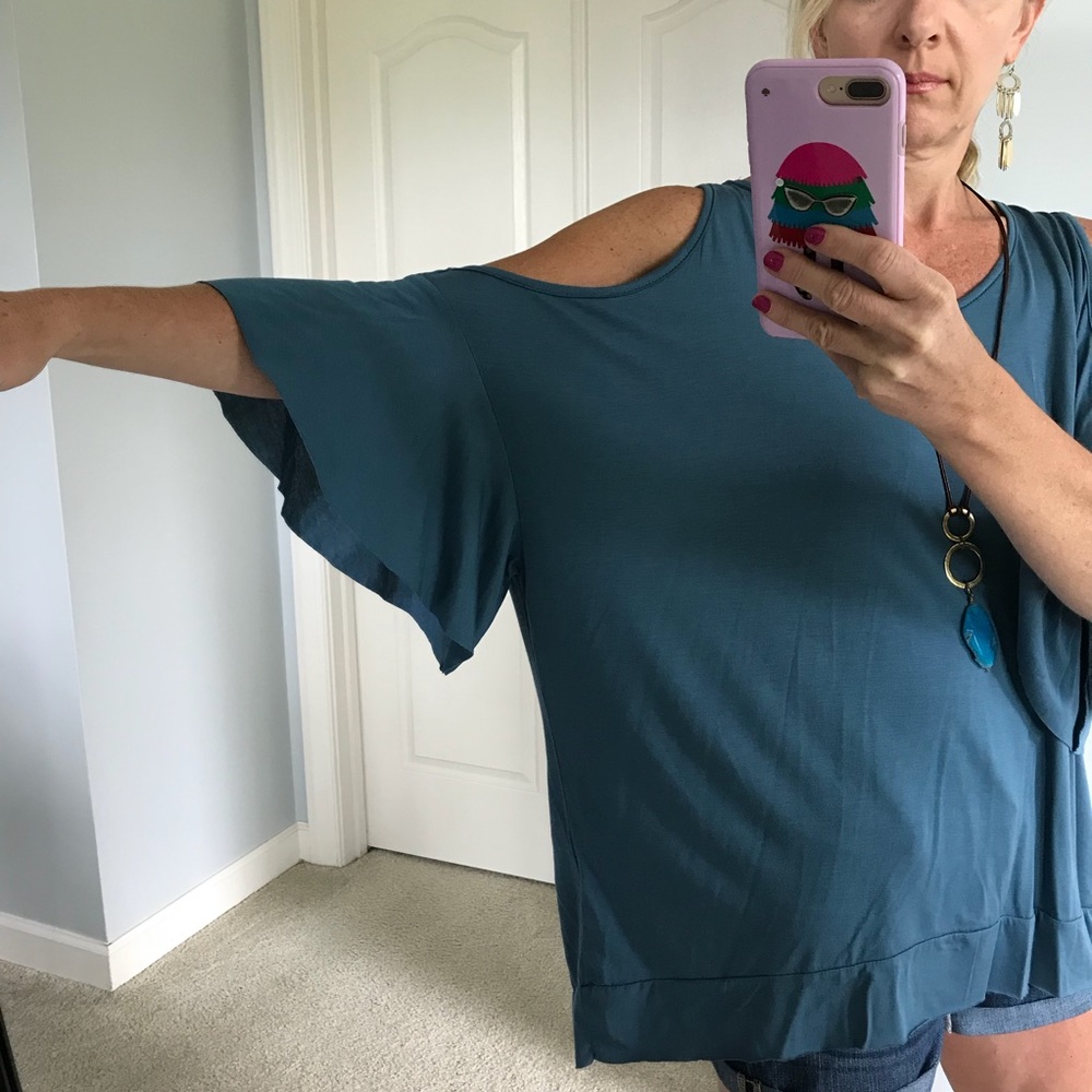 Cold Shoulder Tunic Top - Picture 3 of 8